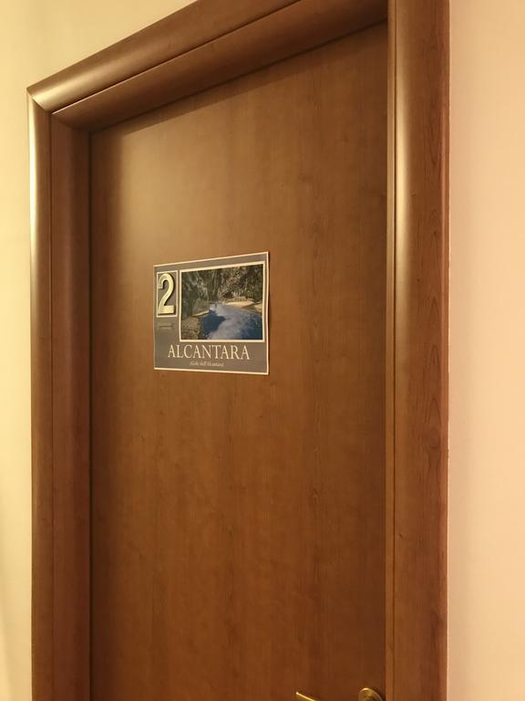 Locami Holiday&Rooms Jolanda Suite CTA Exterior foto